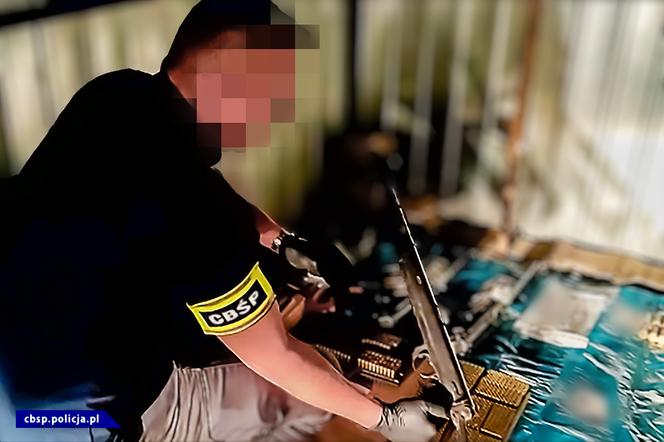 Zapas broni jak na wojnę! Wkroczyło CBŚP. Potężny arsenał zlikwidowany