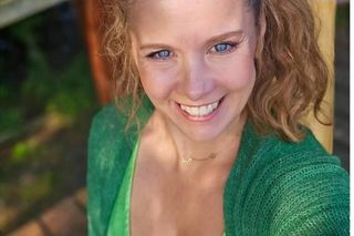 Anna Powierza dostaje zdjęcia członków