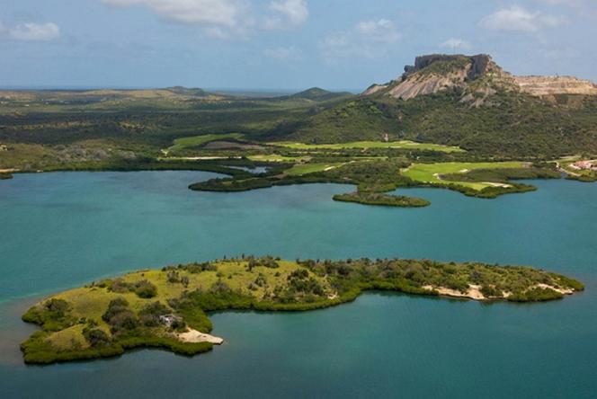 U wybrzeży Wenezueli  na południe od Bahamów znajdziemy kolejną najmniejszą wyspę na sprzedaż.