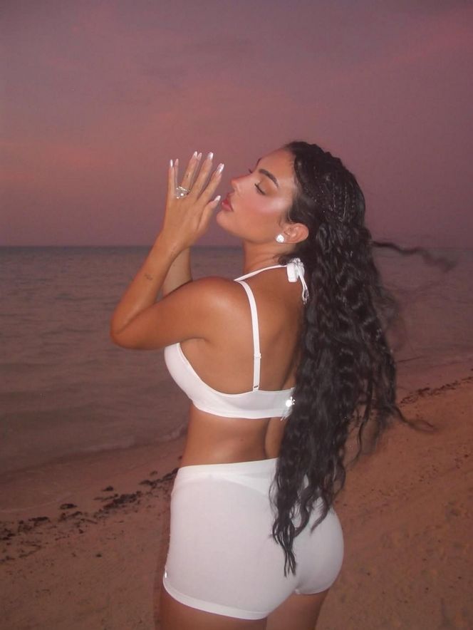 Narzeczona Cristiano Ronaldo w skąpym stroju biegała po plaży