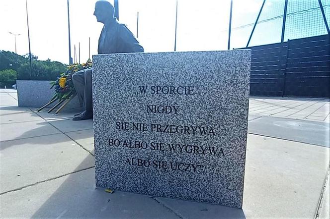 Tak wygląda pomnik Floriana Krygiera, legendarnego trenera szczecińskiej Pogoni
