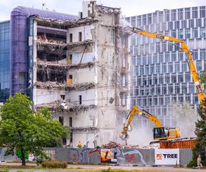 Trwa rozbiórka Curtis Plaza - zdjęcia. To objaw szerszego zjawiska. Warto wiedzieć, jakiego