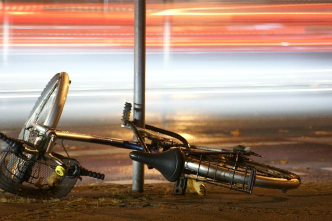 Straciła panowanie nad fordem i zabiła rowerzystę! Dramat 22-latki pod Drobinem