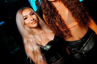 Szalona noc w Energy 2000 w Katowicach. DJ Hazel na scenie
