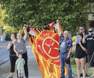 Podłożył ogień, a gdy strażacy go gasili, zamordował ich! Celowe działanie. Przerażający mord!