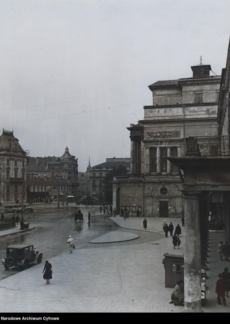 Archiwalne zdjęcia Placu Teatralnego i Pałacu Jabłonowskich