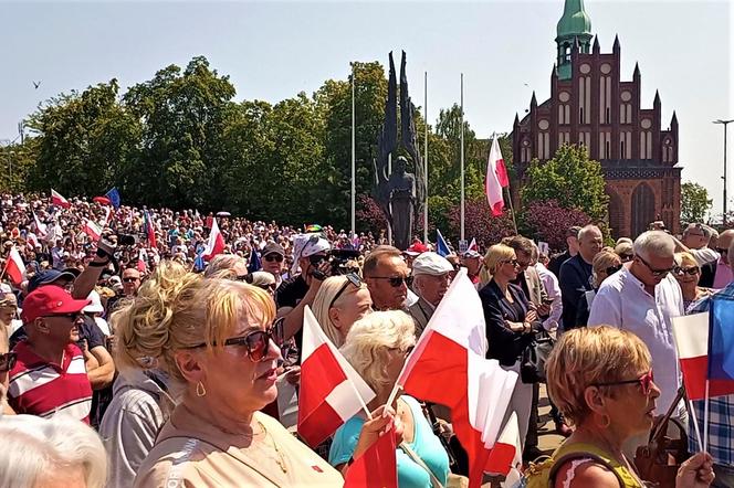 Manifestacja 4 czerwca na placu Solidarności w Szczecinie