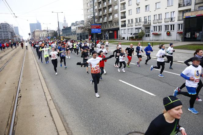 Bieg na Piątkę 2024, Warszawa - zdjęcia. Biegłeś? Szukaj się w galerii!