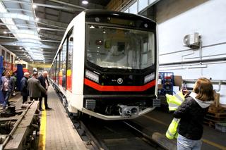 Powitaliśmy nowy pociąg metra. Skoda Varsovia jest już w Warszawie