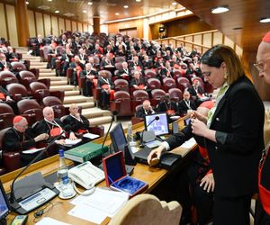 Czterech Polaków wybierze papieża! Kim są nasi rodacy na konklawe?