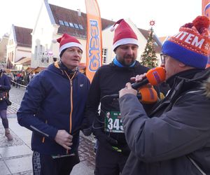 Bieg Mikołajów w Olsztynie. Około 400 osób pobiegło w charytatywnym celu [ZDJĘCIA]