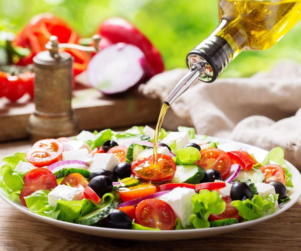 Ekspresowa i łatwiutka sałatka do grilla - z fetą. Lekka, świeża i gotowa w minutę!