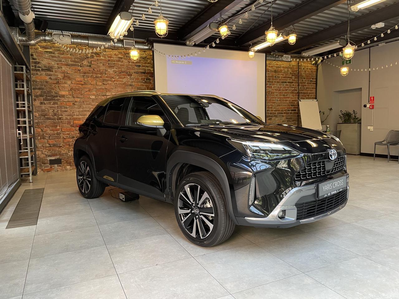 Polacy pokochali Yarisa Cross! Zamówili w ciemno 1000 egzemplarzy