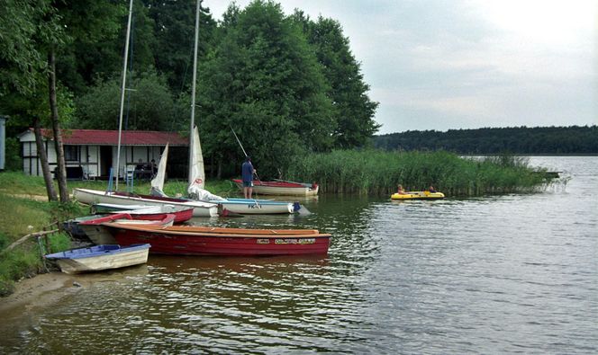 Opuszczony ośrodek wczasowy przy jeziorze Lucień, Miałkówek