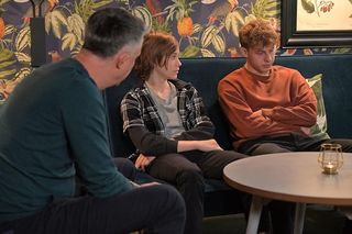 Pierwsza miłość, odcinek 4046: Artur (Łukasz Płoszajski), Tomek (Oskar Wojciechowski), Maciek (Yan Polovnikov)