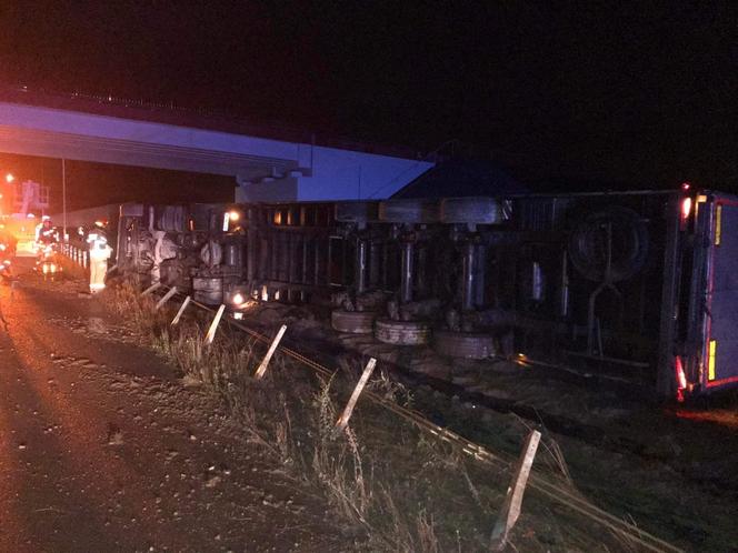 Autostrada A1 w Częstochowie zablokowana. Ciężarówka leży na jezdni