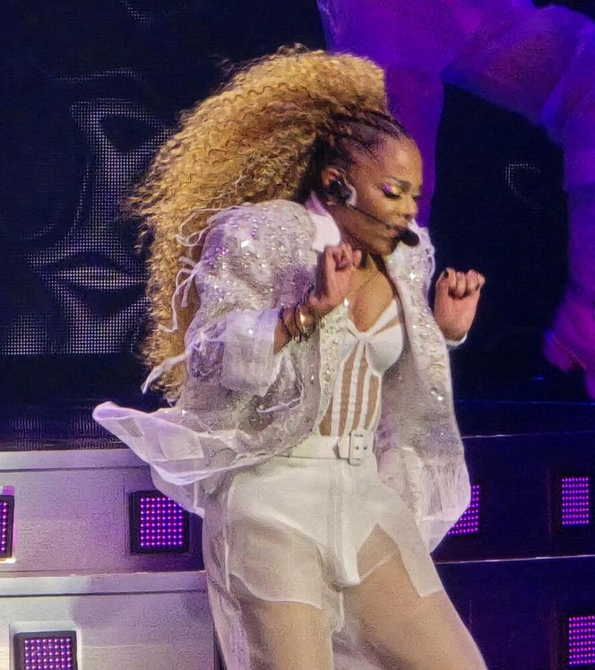 Te gwiazdy późno zostały mamami 