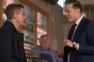 Na Wspólnej na planie: Robert Tadeusiak (Dariusz Wnuk), Aneta Siwek (Dorota Krempa), Darek Żbik (Michał Mikołajczak), Włodek (Mieczysław Hryniewicz)