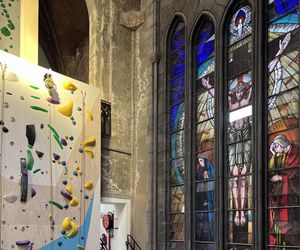 Ścianka wspinaczkowa w kościele św. Antoniego Padewskiego w Brukseli