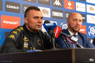 Stadiony bez barier - Jagiellonia Białystok przygotowuje audiodeskrypcję meczów dla osób niewidomych i niedowidzących