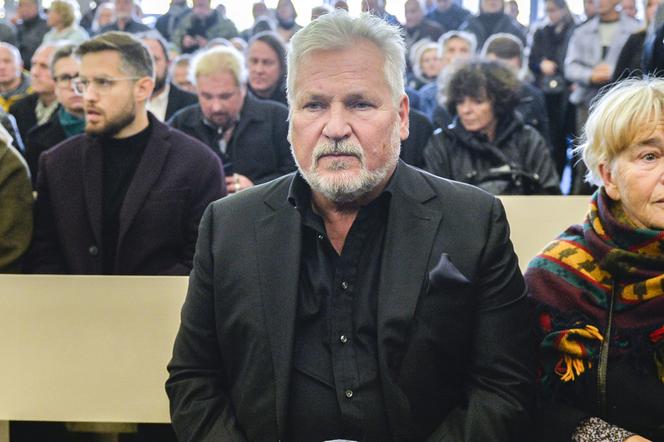 Pogrzeb Jerzego Urbana. Pożegnali go Kwaśniewski i Michnik. Kto jeszcze? 