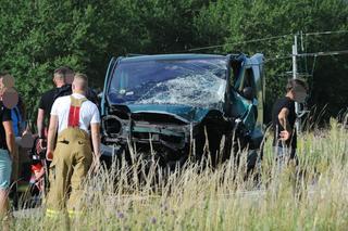Potworna kraksa busa z osobówką. Nie żyje jedna osoba, pięć jest poszkodowanych
