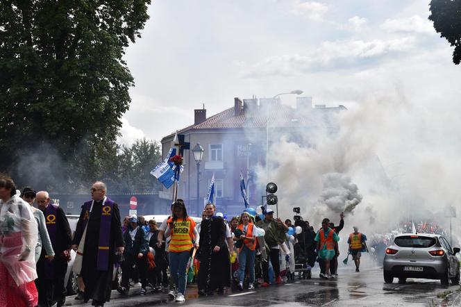 Kielecka Piesza Pielgrzymka maszeruje na Jasną Górę (9 sierpnia 2023)