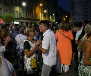 Potańcówka przed Teatrem Śląskim w Katowicach