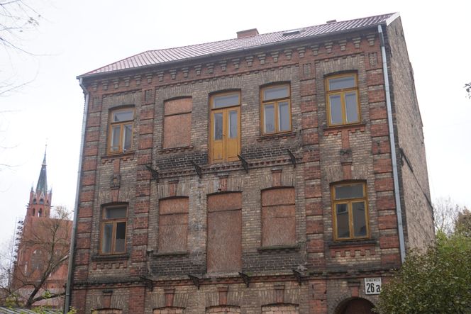 Opuszczona zabytkowa kamienica przy ul. Sienkiewicza w Białymstoku