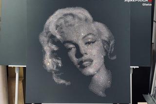 Kryształowa Marilyn Monroe odnaleziona. Złodziej zwinął cenny obraz, a potem... powiesił go sobie na ścianie [ZDJĘCIA]
