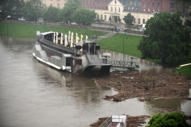 Wielkie powodzie, które nawiedzały Kraków. Wisła osiągnęła wówczas najwyższy poziom w historii 