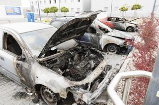 Brutalne pobicie i spalone samochody 