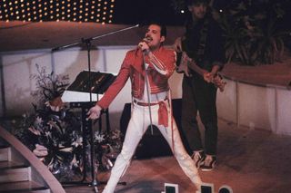 Nastoletni Freddie Mercury na rzadkim nagraniu! Już jako student zapowiadał się na wielką gwiazdę?