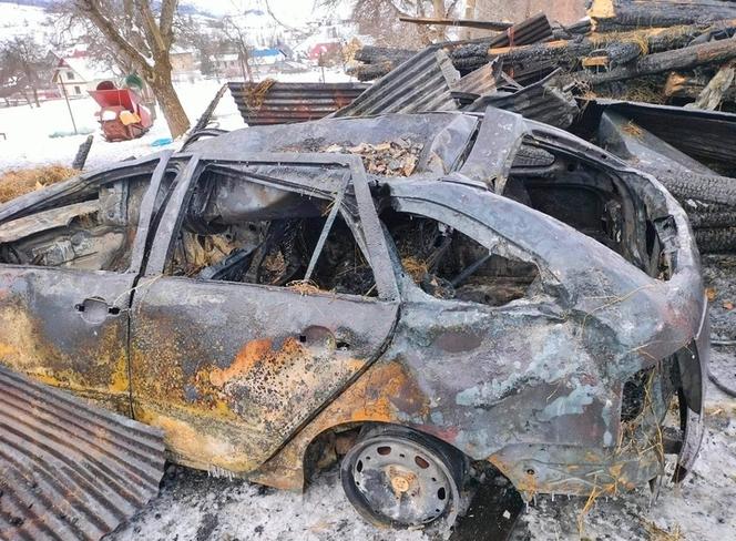 Lubomierz. W pożarze stracili cały dobytek życia. Po śmierci żony pan Jarosław walczy o godne życie dla synów