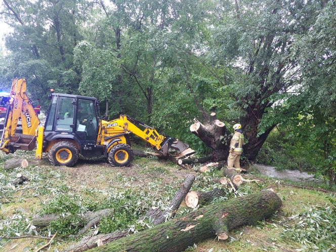 Zalane ulice i posesje. Trudna noc w gminie Goleszów w powiecie cieszyńskim