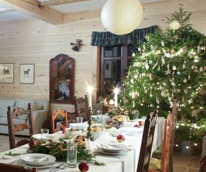 Świąteczne choinki w bieli