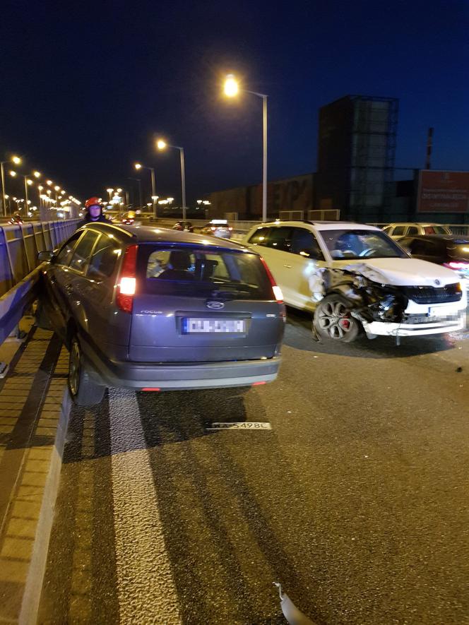 Auto wjechało w przystanek na S8