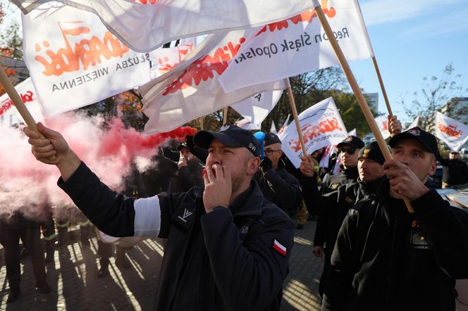 Pikieta służb mundurowych w Warszawie