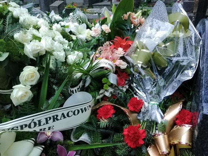 Tragedia w Salisbury. Zamordowane kobiety pochowane w Tarnowie. Grobu nie widać spod kwiatów