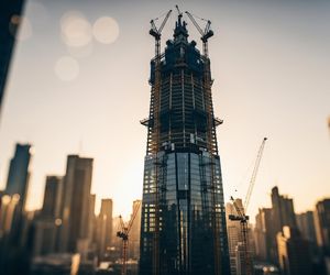 Największy plac budowy w Warszawie. Dlaczego nowy wieżowiec zaskoczy każdego?