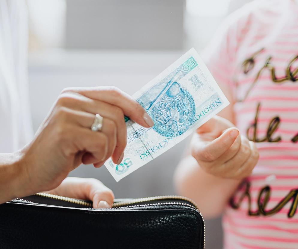 Włóż to do swojego portfela. Pieniądze zaczną dosłownie spadać z nieba! 