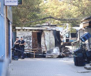 Pożar bazarku w Warszawie. Całkowicie spłonęło 12 budek sprzedażowych. Przyczyny nie są znane