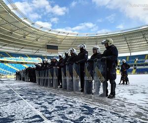 Policjanci ćwiczyli na Stadionie Śląskim w Chorzowie
