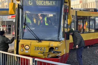 Zderzenie tramwaju z samochodem w Warszawie. Duże utrudnienia 