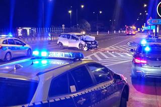 Pijani żołnierze roztrzaskali się na trasie Łazienkowskiej. Dwie osoby ranne