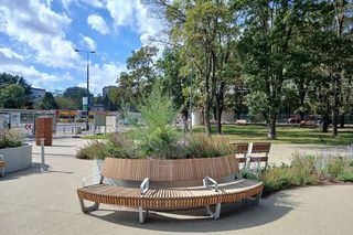 Skwer Gwary Warszawskiej pod koniec modernizacji