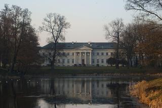 Stąd wyprowadza się najwięcej osób! Sprawdź, w których miastach najbardziej spadła populacja [GALERIA]