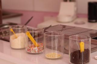 Kontrowersyjna cukiernia od pół roku w Lublinie. Sprawdziliśmy, czy warto tam pójść!