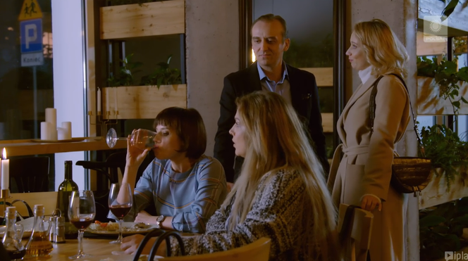 Przyjaciółki 11 sezon odcinek 127, Wika (Roma Gąsiorowska), Patrycja (Joanna Liszowska), Kuba (Wojtek Mecwaldowski), Agnieszka (Joanna Orleańska)