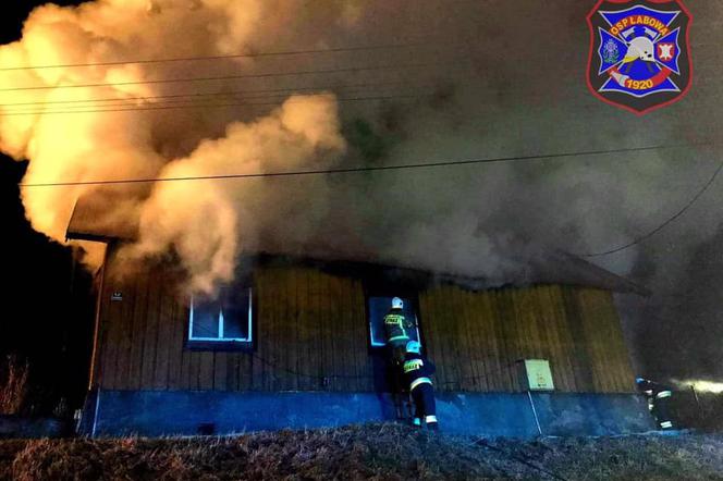 Szkoła poszła z dymem! Strażacy walczyli z płomieniami przez 3 godziny